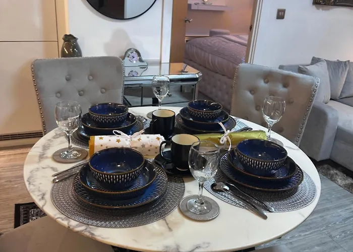 Mega12 Luxury Modern At Centre,2 Bath, 2 Toilets, 2 King Beds,-free Car Park Apartment Manchester