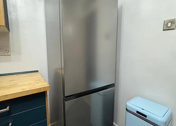 Apartment Luxury 2-bed Apartment,office With Built-in Tv King Bed, Private Entrance And Free Parking Manchester