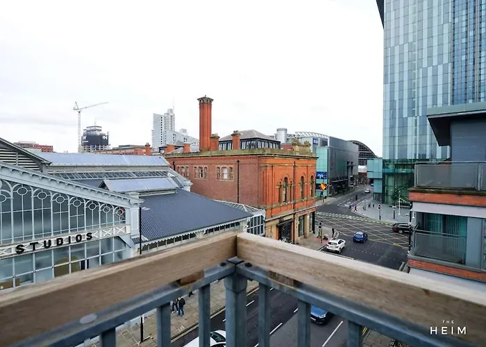 Axis At The Heim Apartman