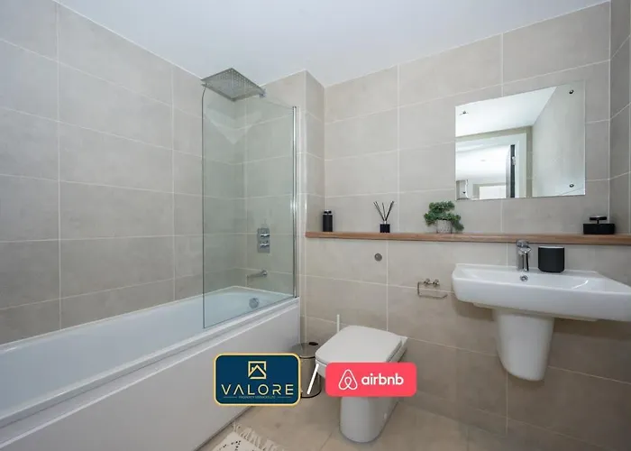 Luxury Waterfront 2br - Free Gym Access & Parking Apartment Manchester