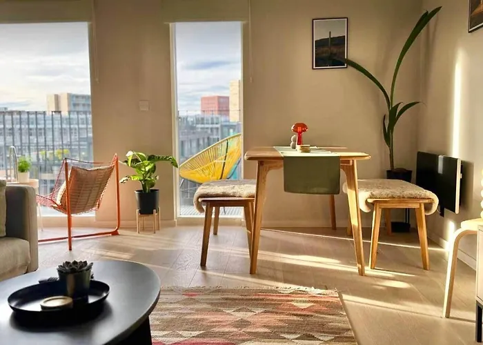 Boutique Centre Apartment, Balcony, Parking Manchester