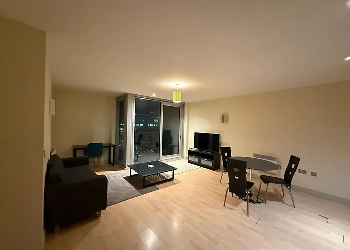 Spacious 2-Bed Apartment In Manchester City Centre