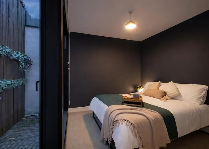 Stylish & Modern 3br - Garden, Parking & Ps5 Appartamento