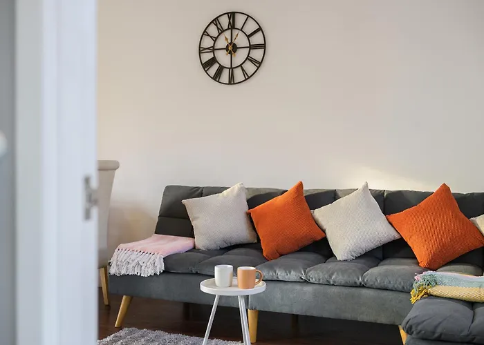 Spacious 3 Bed - Parking, Wi-fi & Garden * Manchester