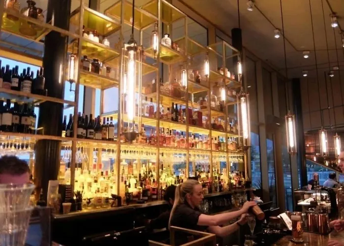 Luxury 2 Bed Apartment, Kingsize Beds, 2 Bathrooms *