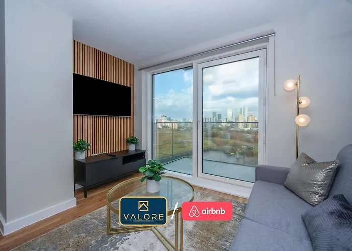 Apartment Luxury Waterfront 2br - Free Gym Access & Parking