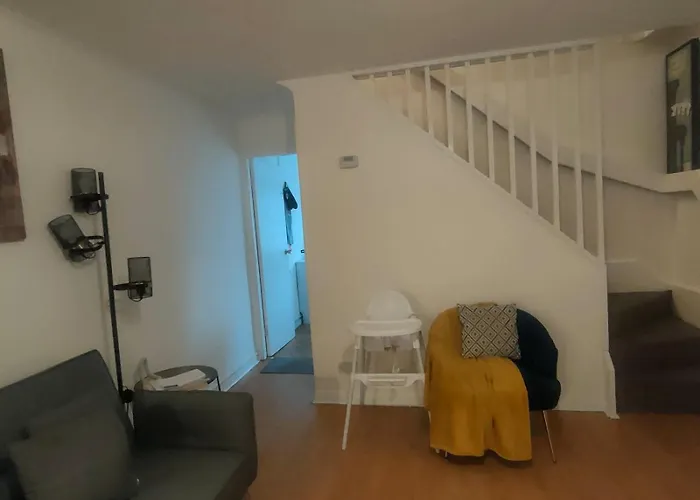 4 Mins From Stadium - Sleeps 7 - Near - Driveway Parking 公寓 *