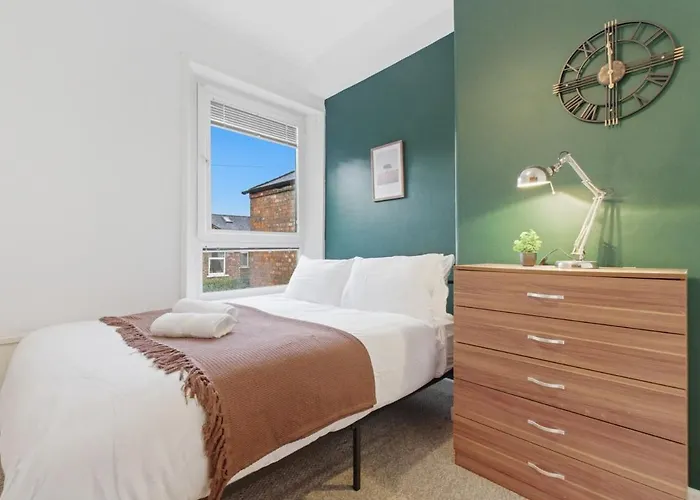 Spacious 4 Bedroom House With Pacman,darts, Netflix By Vista Short Lets Mánchester