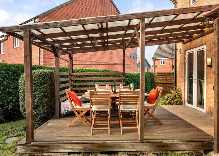 Spacious 3 Bed - Parking, Wi-fi & Garden Manchester