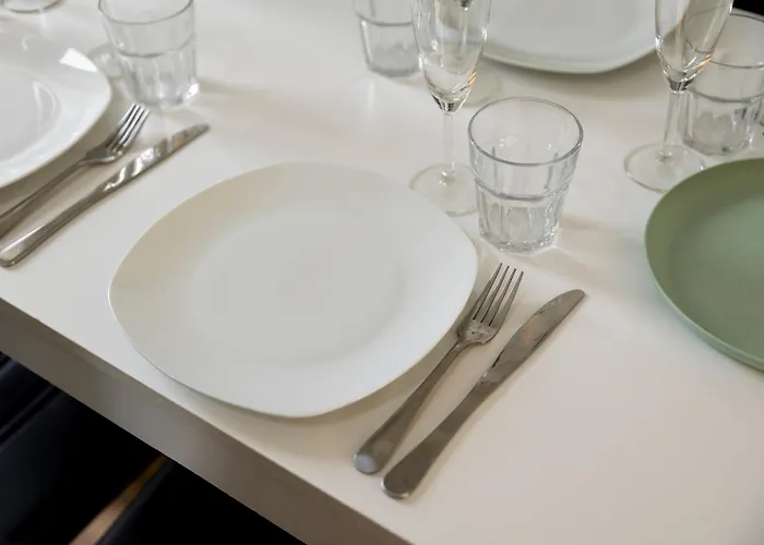 Free Parking, Large House For Contractors & Families, Sleeps 6, 15mins To Centre