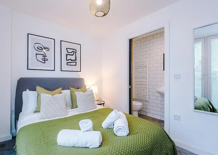 Trafford Loft Modern In *