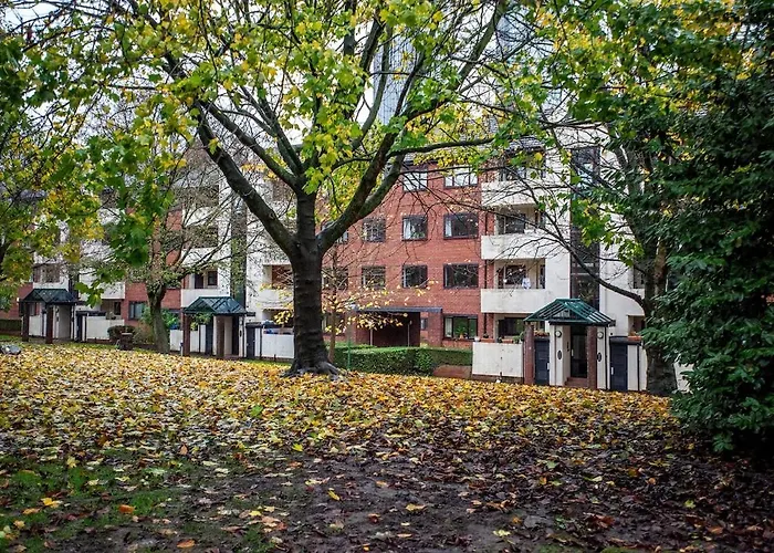 Stylish In Salford With Free Parking