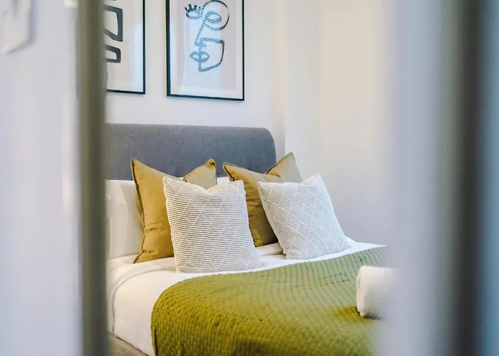 Trafford Loft Modern In