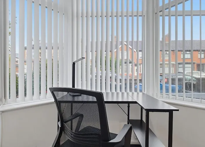 Spacious 4 Bedroom House With Pacman,darts, Netflix By Vista Short Lets * Mánchester