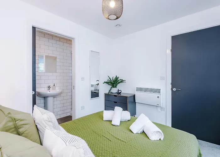 Trafford Loft Modern In