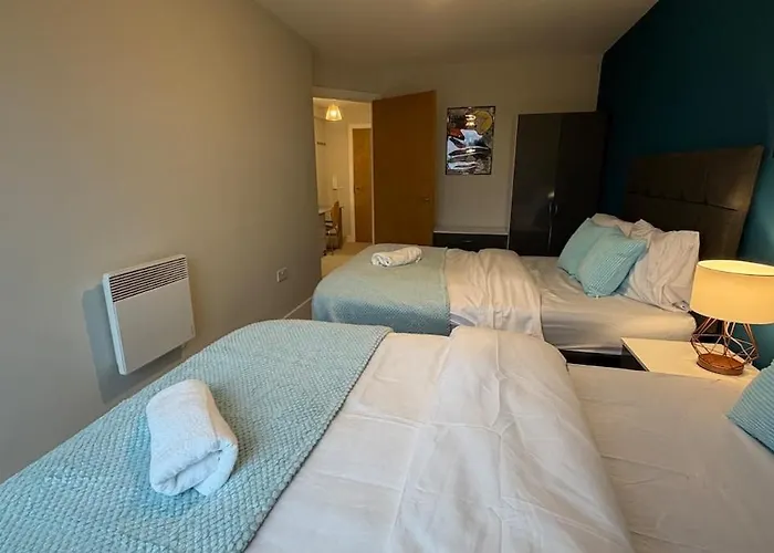 Luxury 5 Bed Centre *