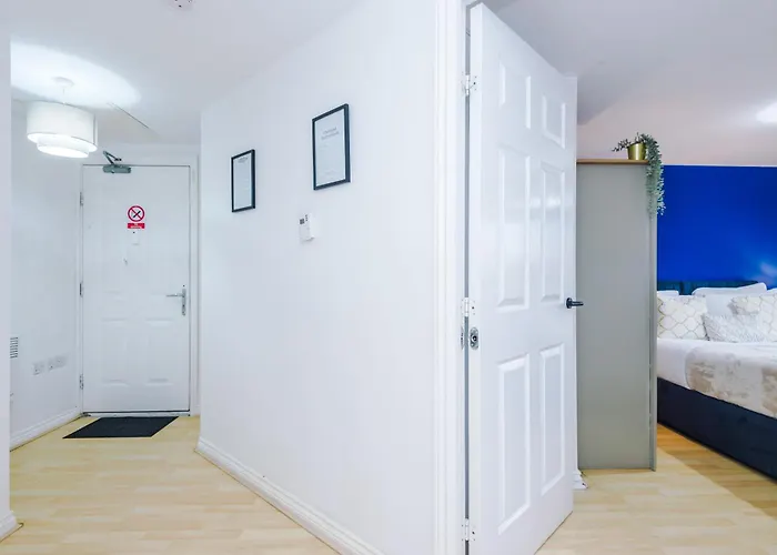 아파트 Salford Serenity Suite - Modern & Stylish 2-Br For 6 - Balcony Views & Parking By Parydise Properties 맨체스터