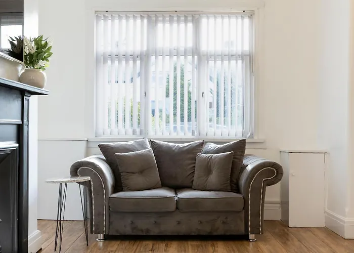 Free Parking, Large House For Contractors & Families, Sleeps 6, 15mins To Centre Apartamento