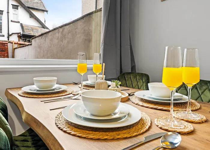 Comfortable 4 Bed - Free Parking & Fast Wifi *