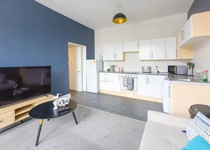 Daire Charming 2-bed In M16