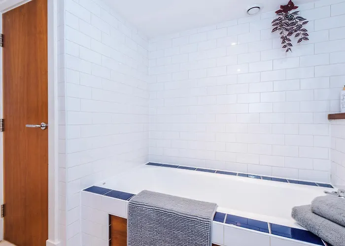 Modern 2br Flat For 4 Full Kitchen * Manchester