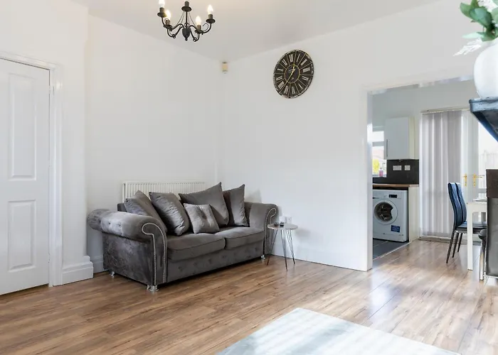 Free Parking, Large House For Contractors & Families, Sleeps 6, 15mins To Centre Mánchester