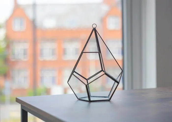 Charming 2-bed In M16 *