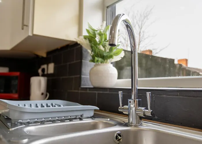 Free Parking, Large House For Contractors & Families, Sleeps 6, 15mins To Centre Mánchester