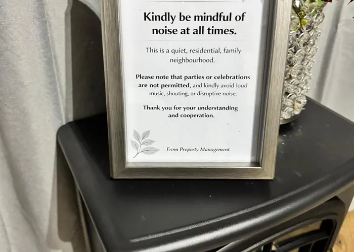 Luxury 2-bed Apartment,office With Built-in Tv King Bed, Private Entrance And Free Parking Manchester