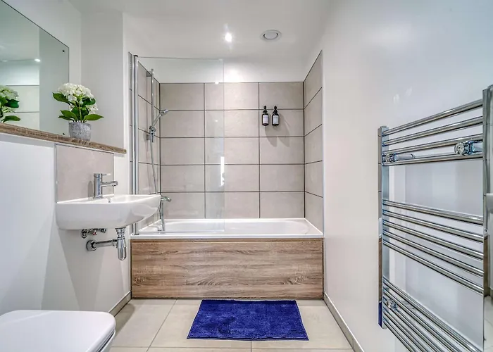 Appartamento 2-br Near Salford Royal - & Town Centre View - 1 Minute To Train & Tram Station - Sleeps 6