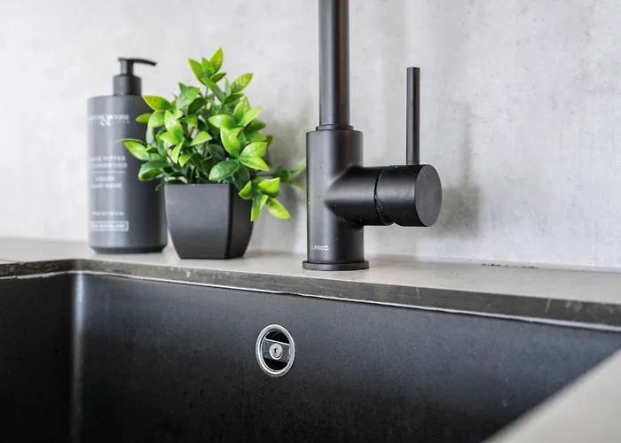 2 Bedroom - Old Trafford - Balcony - Free Parking Manchester