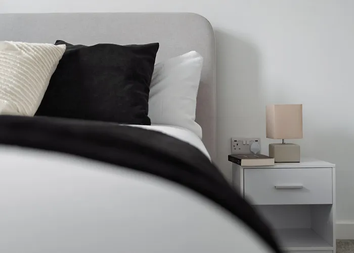 شقة 2 Bedroom - Old Trafford - Balcony - Free Parking *