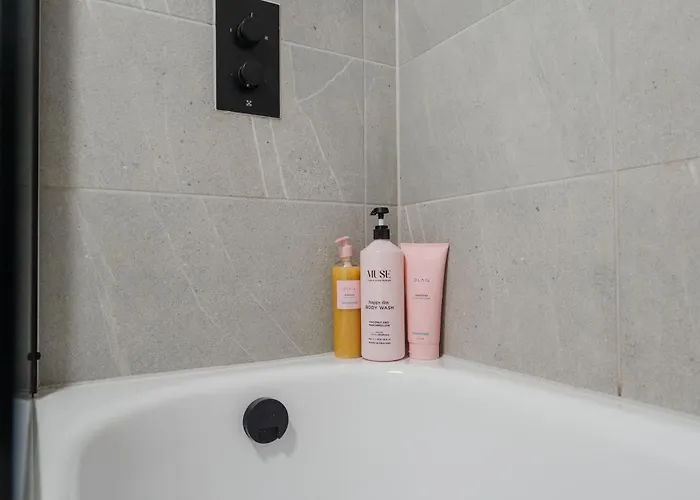 2 Bedroom - Old Trafford - Balcony - Free Parking شقة مانشستر