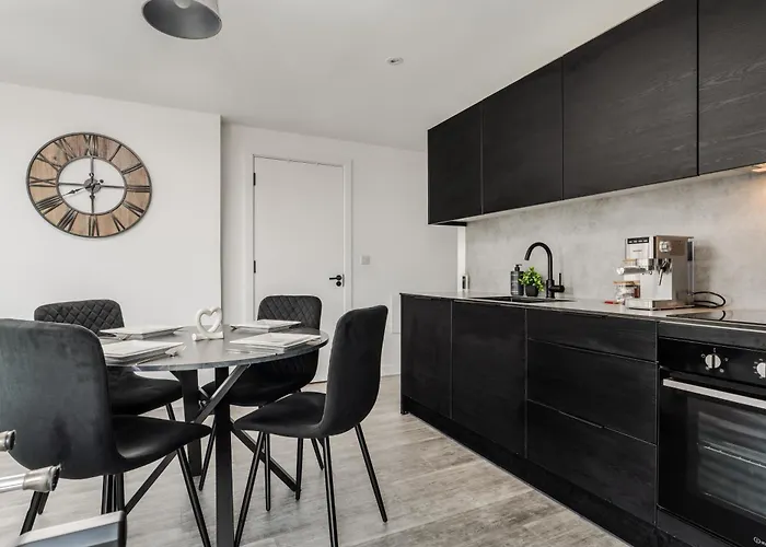 2 Bedroom - Old Trafford - Balcony - Free Parking مانشستر