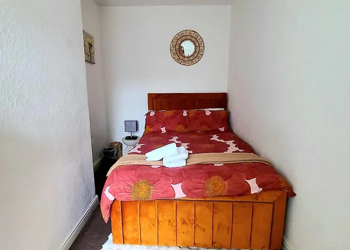 Feriehus Business Friendly 2br House Sleeps 5, Wi-fi, Workspace & Free Parking