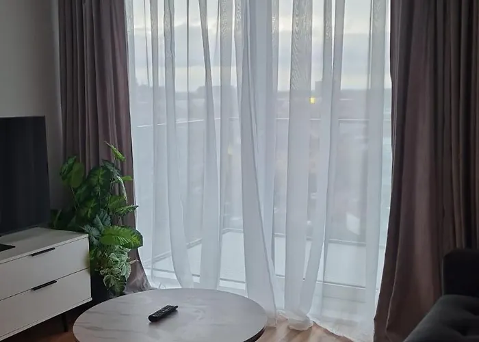 Penthouse Height Flat, View Balcony, Quiet, Free Wifi, Gym & Minimalistic Daire *