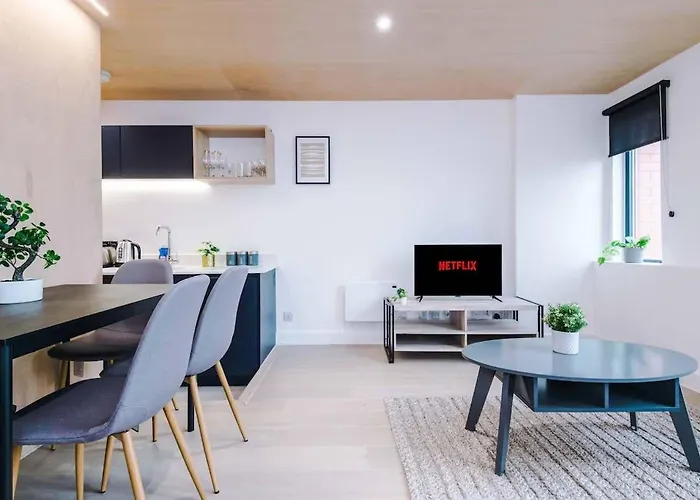 شقة Modern Spacious Sleeps 5 Free High-speed Wi-fi *