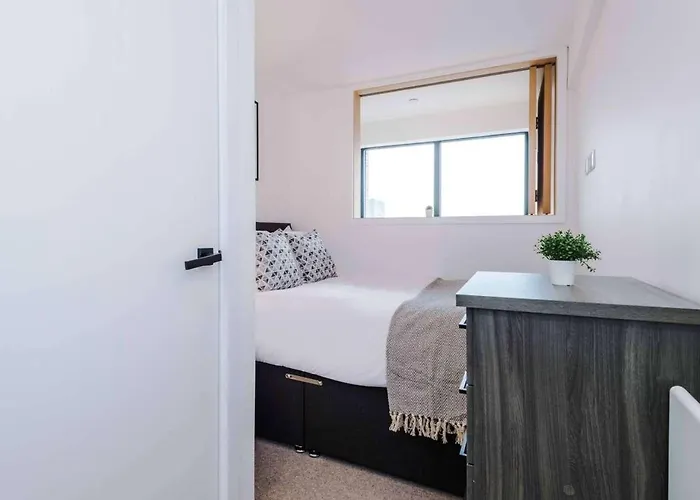 شقة Modern Spacious Sleeps 5 Free High-speed Wi-fi مانشستر