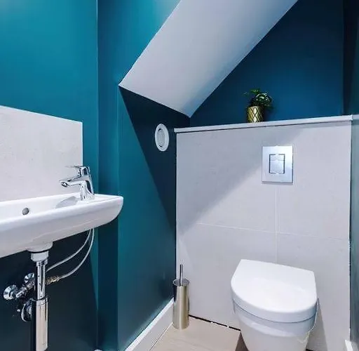 شقة Modern Spacious Sleeps 5 Free High-speed Wi-fi *