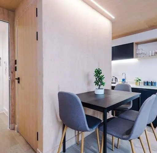 شقة Modern Spacious Sleeps 5 Free High-speed Wi-fi