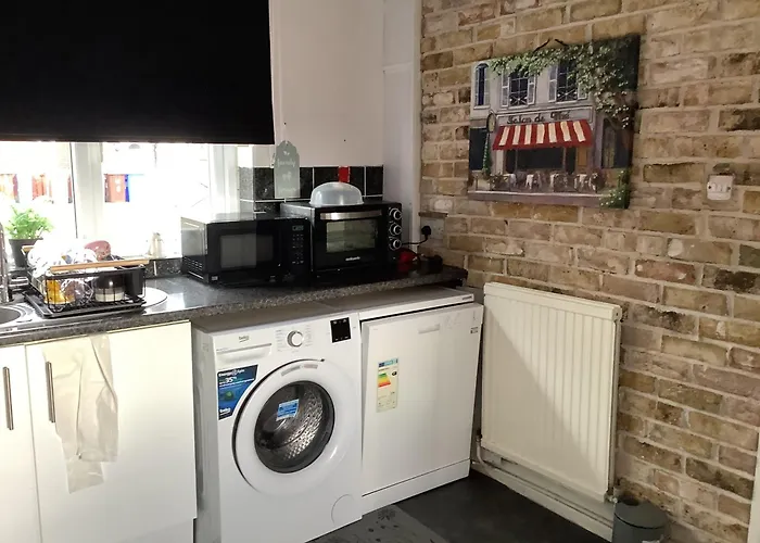 5 Bedrm Hse! Ev! & Nr Citycentre!