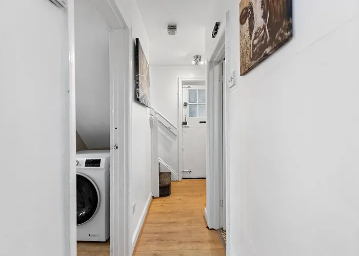 Comfy Bedroom Getaway בית נופש