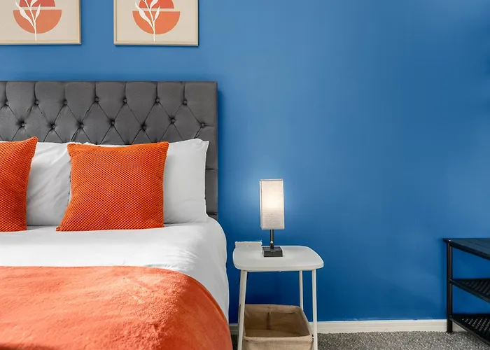 Luxury 4 Bed Home, Garden, Parking, 3 Baths Сasa de vacaciones