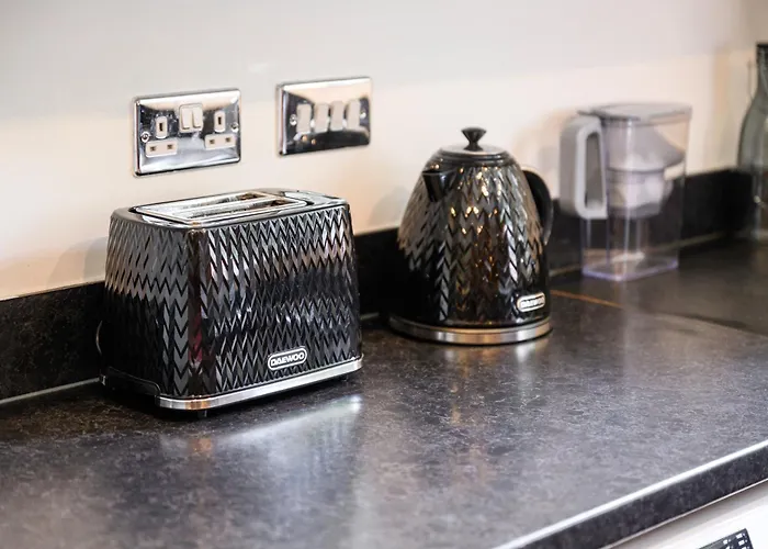 Luxury 4 Bed Home, Garden, Parking, 3 Baths Сasa de vacaciones