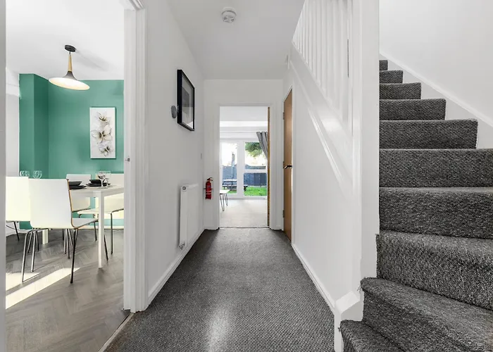 Сasa de vacaciones Luxury 4 Bed Home, Garden, Parking, 3 Baths