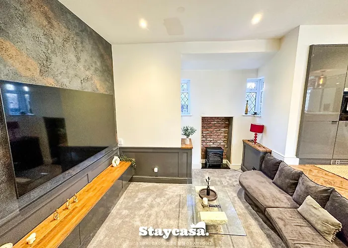 5Br Manchester Home W Jacuzzi Parking Gar… 別荘 マンチェスター