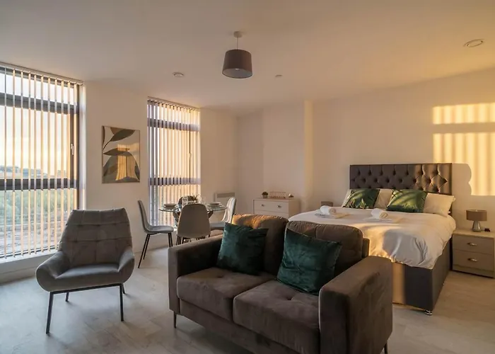 Modern In Salford Great Views Manchester