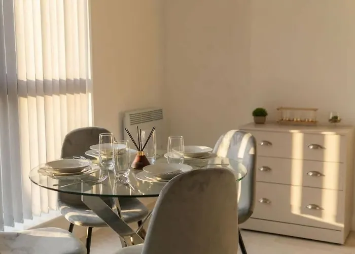 Modern In Salford Great Views *