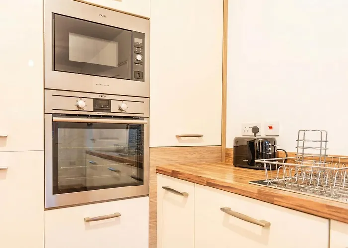 Casa vacanze Family-friendly 4-bedroom House In Moston With Parking And Garden Manchester