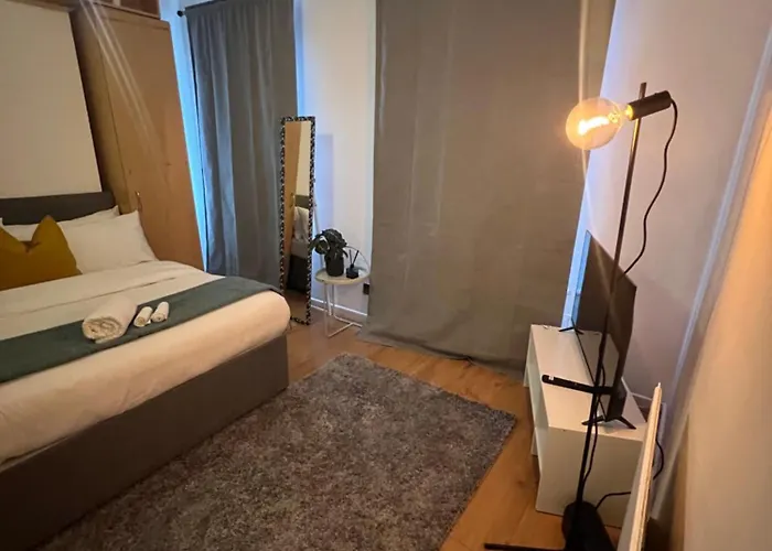 Grey Homes, Private Near Piccadilly Station 15 Mins Homestay szállás *